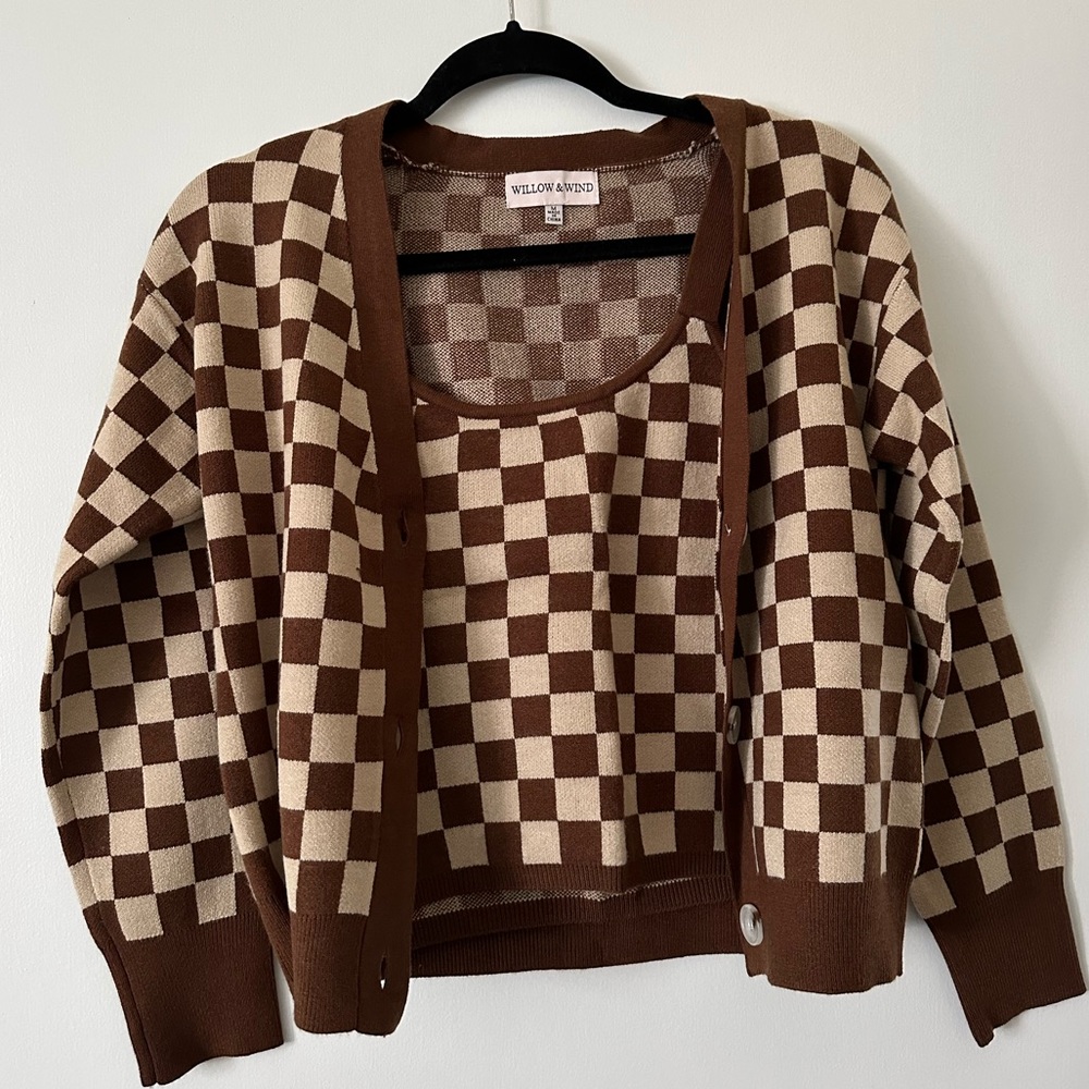 Medium sweater and tank top set